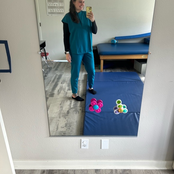 Figs Scrub Set - Picture 2 of 2